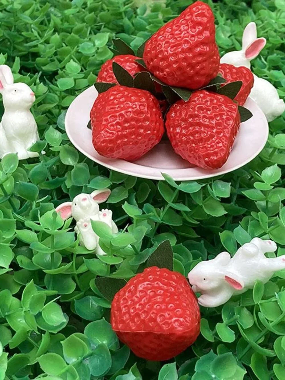 Aliotech 18PCS Plastic Artificial Red Strawberries Fake Lifelike Simulation Real
